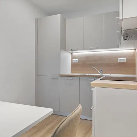 Pilot Apartment - With Parking Bratislava Exterior photo