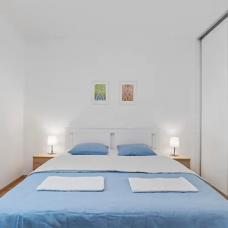 Pilot Apartment - With Parking Bratislava Exterior photo