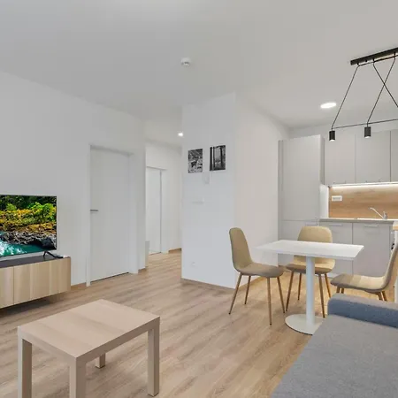 Pilot Apartment - With Parking Bratislava Exterior photo